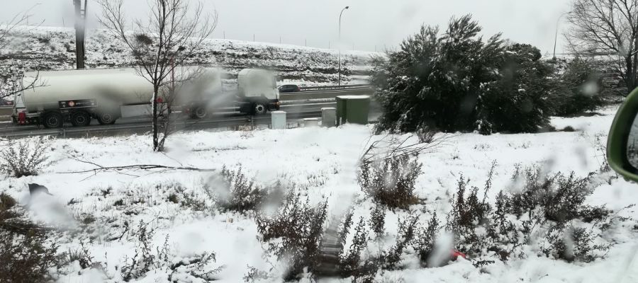 Foto de la M-40 durante el temporal de nieve Foto de la M-40 durante el temporal de nieve