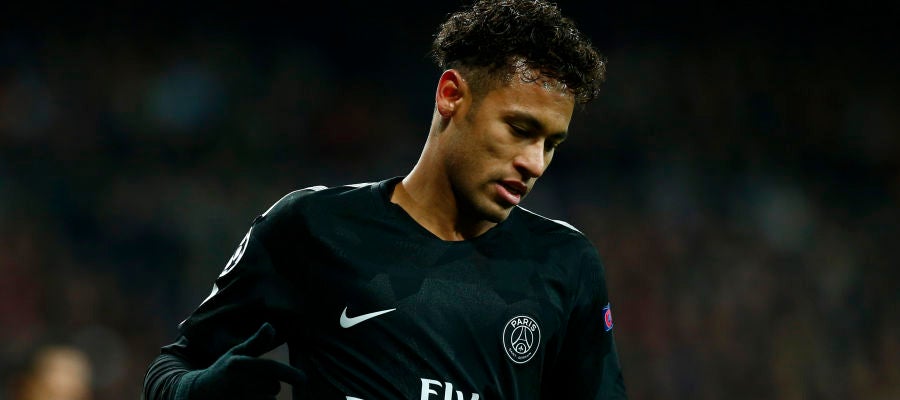 Neymar, cabizbajo en un partido del PSG Neymar, cabizbajo en un partido del PSG
