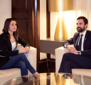 El presidente del Parlament, Roger Torrent, junto a la líder de Ciutadans, Inés Arrimadas El presidente del Parlament, Roger Torrent, junto a la líder de Ciutadans, Inés Arrimadas