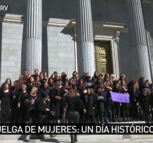 Decenas de periodistas en la escalinata del Congreso Decenas de periodistas en la escalinata del Congreso