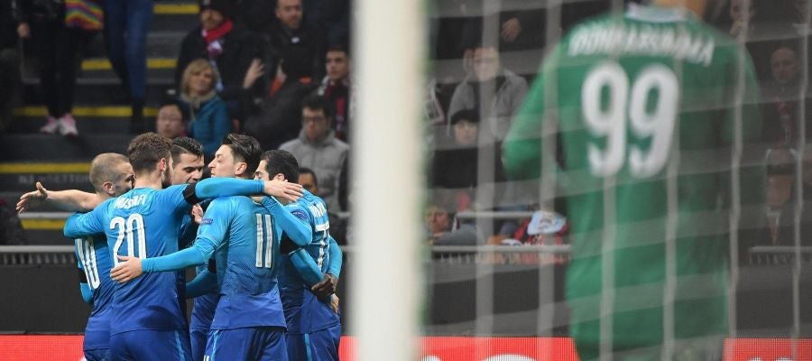 Los jugadores del Arsenal celebran un gol ante el Milan Los jugadores del Arsenal celebran un gol ante el Milan