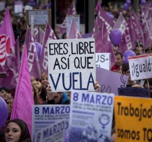 CCOO y UGT tildan de "éxito histórico" la huelga feminista y cifran el seguimiento en 5,9 millones de trabajadores CCOO y UGT tildan de "éxito histórico" la huelga feminista y cifran el seguimiento en 5,9 millones de trabajadores