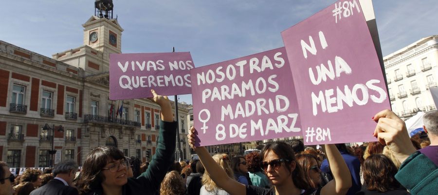 Las mujeres, citadas mañana a "parar el mundo" en la primera huelga feminista Las mujeres, citadas mañana a "parar el mundo" en la primera huelga feminista