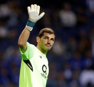 Casillas saluda a los aficionados Casillas saluda a los aficionados
