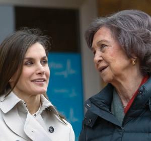 La reina Letizia y doña Sofía visitan al rey Juan Carlos en el hospital La reina Letizia y doña Sofía visitan al rey Juan Carlos en el hospital