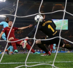 Dzeko hace el primero ante el Barça Dzeko hace el primero ante el Barça