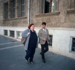 La exconsellera de Cultura Ruth Mateu junto a su abogado a su llegada a los juzgados de Palma La exconsellera de Cultura Ruth Mateu junto a su abogado a su llegada a los juzgados de Palma