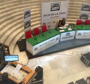 Cientos de personas disfrutan en directo del programa 'Julia en la Onda' desde Santander Cientos de personas disfrutan en directo del programa 'Julia en la Onda' desde Santander