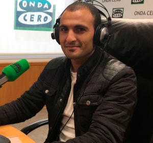 El refugiado sirio en Barcelona, Emad Kashto, en los estudios de Onda Cero El refugiado sirio en Barcelona, Emad Kashto, en los estudios de Onda Cero