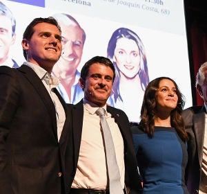 Manuel Valls con Albert Rivera e Inés Arrimadas Manuel Valls con Albert Rivera e Inés Arrimadas