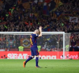 Iniesta ovacionado por todo el Wanda Metropolitano Iniesta ovacionado por todo el Wanda Metropolitano