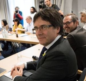 Noticias 2 Antena 3 (09-05-18) El Tribunal Constitucional suspende la ley que permite la investidura a distancia de Carles Puigdemont Noticias 2 Antena 3 (09-05-18) El Tribunal Constitucional suspende la ley que permite la investidura a distancia de Carles Puigdemont