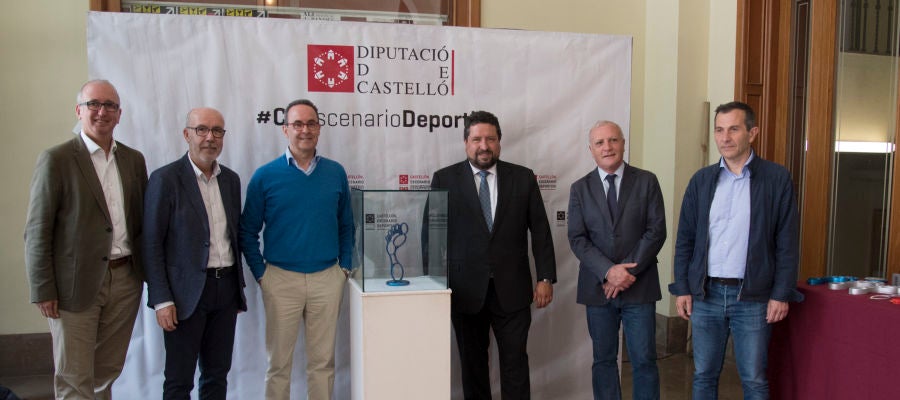 Un momento de la presentación del galardón. Un momento de la presentación del galardón.