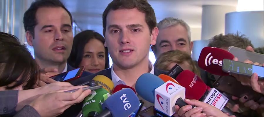 Rivera pide a PP y PSOE seguir "juntos" aplicando el artículo 155 en Cataluña Rivera pide a PP y PSOE seguir "juntos" aplicando el artículo 155 en Cataluña
