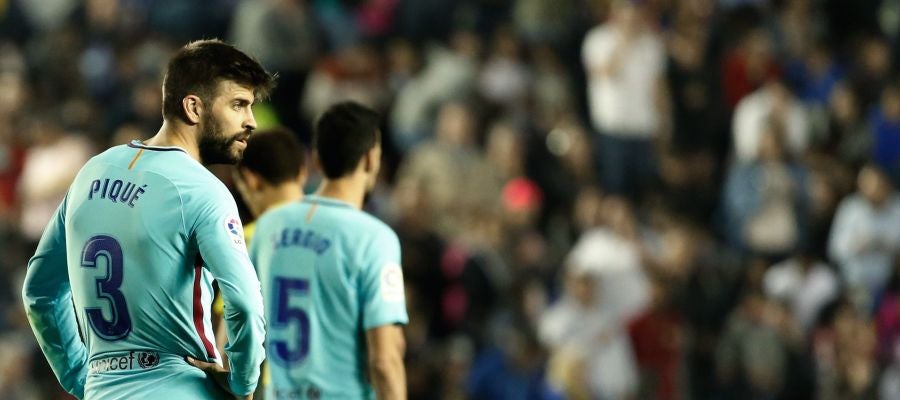 Los jugadores del Barcelona, serios tras la derrota Los jugadores del Barcelona, serios tras la derrota