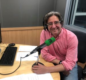 Arturo Téllez en los estudios de Onda Cero Oviedo Arturo Téllez en los estudios de Onda Cero Oviedo