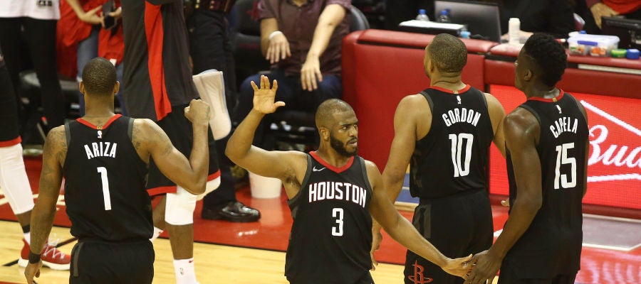 Los jugadores de los Rockets, durante le segundo partido de la serie ante los Warriors Los jugadores de los Rockets, durante le segundo partido de la serie ante los Warriors