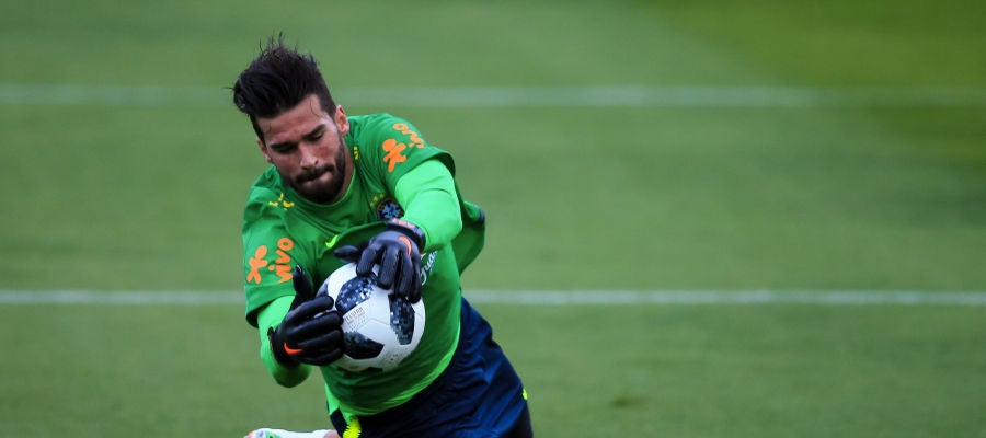 Alisson entrena con la selección brasileña Alisson entrena con la selección brasileña