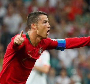 Cristiano Ronaldo celebra su segundo gol ante España Cristiano Ronaldo celebra su segundo gol ante España