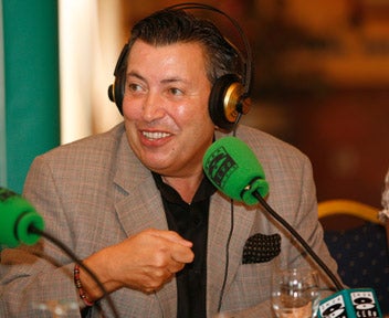 Cotis con Enrique de Miguel: 'Rocío Carrasco reaparece en la revista Hola' Cotis con Enrique de Miguel: 'Rocío Carrasco reaparece en la revista Hola'