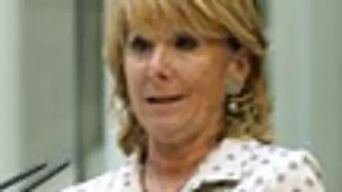 Aguirre en la sede de la Comunidad de Madrid explica cómo vivió la explosión./ EFE Aguirre en la sede de la Comunidad de Madrid explica cómo vivió la explosión./ EFE