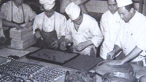 Los pasteleros se esfuerzan en la producci&oacute;n del Rosc&oacute;n de Reyes