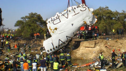 Imagen de los restos del avi&oacute;n de Spanair tomada el 20 de agosto de 2008