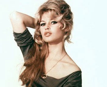 El bisturí de Pilar Cernuda: La carta de Brigitte Bardot al rey El bisturí de Pilar Cernuda: La carta de Brigitte Bardot al rey