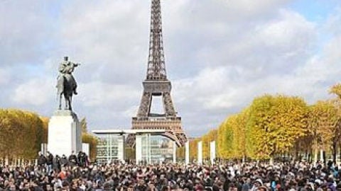Tumulto en la Torre Eiffel