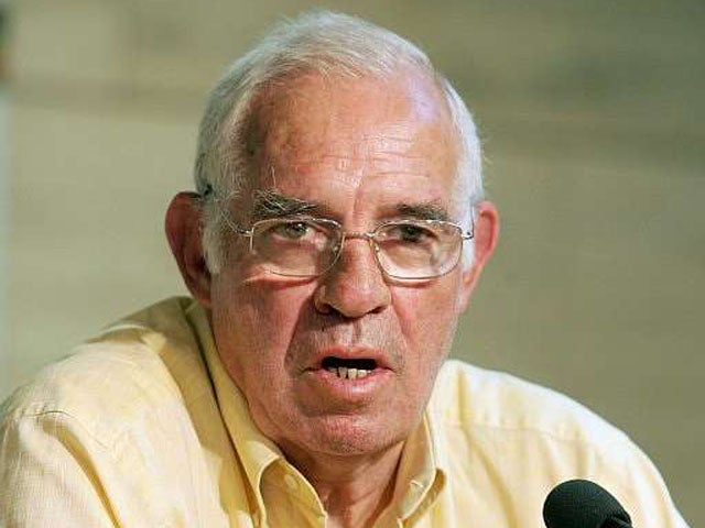 Luis Aragonés: ‘Cuesta ganarle al Madrid, pero Simeone sabe cómo hacerlo. El dinero no lo es todo en el fútbol’ Luis Aragonés: ‘Cuesta ganarle al Madrid, pero Simeone sabe cómo hacerlo. El dinero no lo es todo en el fútbol’