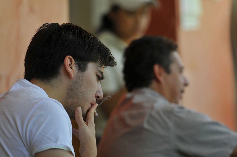 La OMS prevé que un millón de hombres dejará de fumar en 2020 La OMS prevé que un millón de hombres dejará de fumar en 2020
