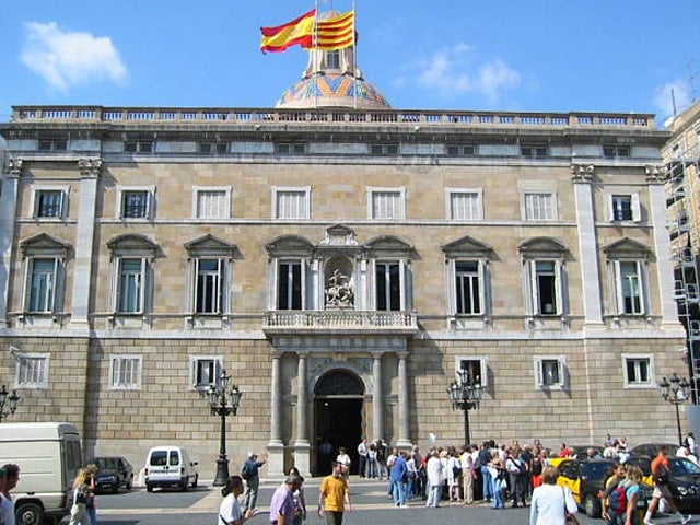 La Guardia Civil abandona la Generalitat con la agenda de los actos oficiales de Gordó La Guardia Civil abandona la Generalitat con la agenda de los actos oficiales de Gordó