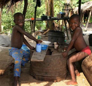 Niños africanos trabajando Niños africanos trabajando