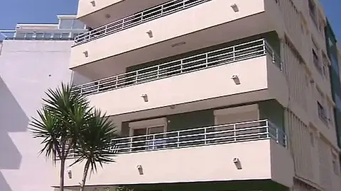 Muere un niño de dos años que se precipitó desde un tercer piso en Lanzarote Muere un niño de dos años que se precipitó desde un tercer piso en Lanzarote
