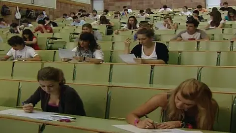 Estudiantes universitarios Estudiantes universitarios