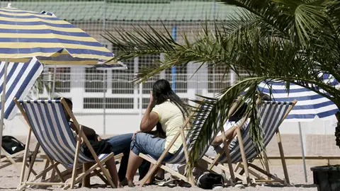 Veraneantes en la playa Veraneantes en la playa