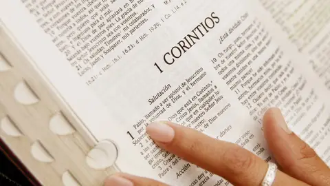 Leyendo la Biblia Leyendo la Biblia