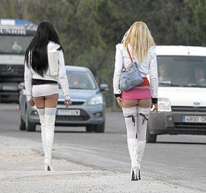 Dos prostitutas junto a la carretera Dos prostitutas junto a la carretera