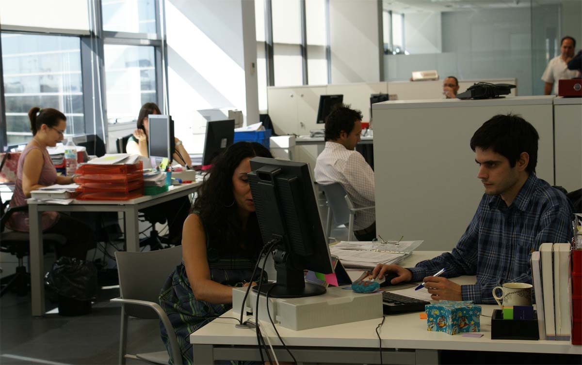 Seis de cada diez asalariados tienen contratos temporales o parciales Seis de cada diez asalariados tienen contratos temporales o parciales