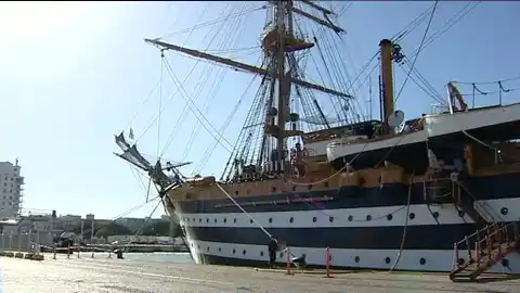 Un buque-escuela en Cádiz Un buque-escuela en Cádiz