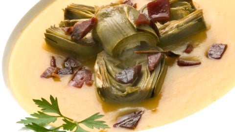 Alcachofas con crema de calabaza y jam&oacute;n