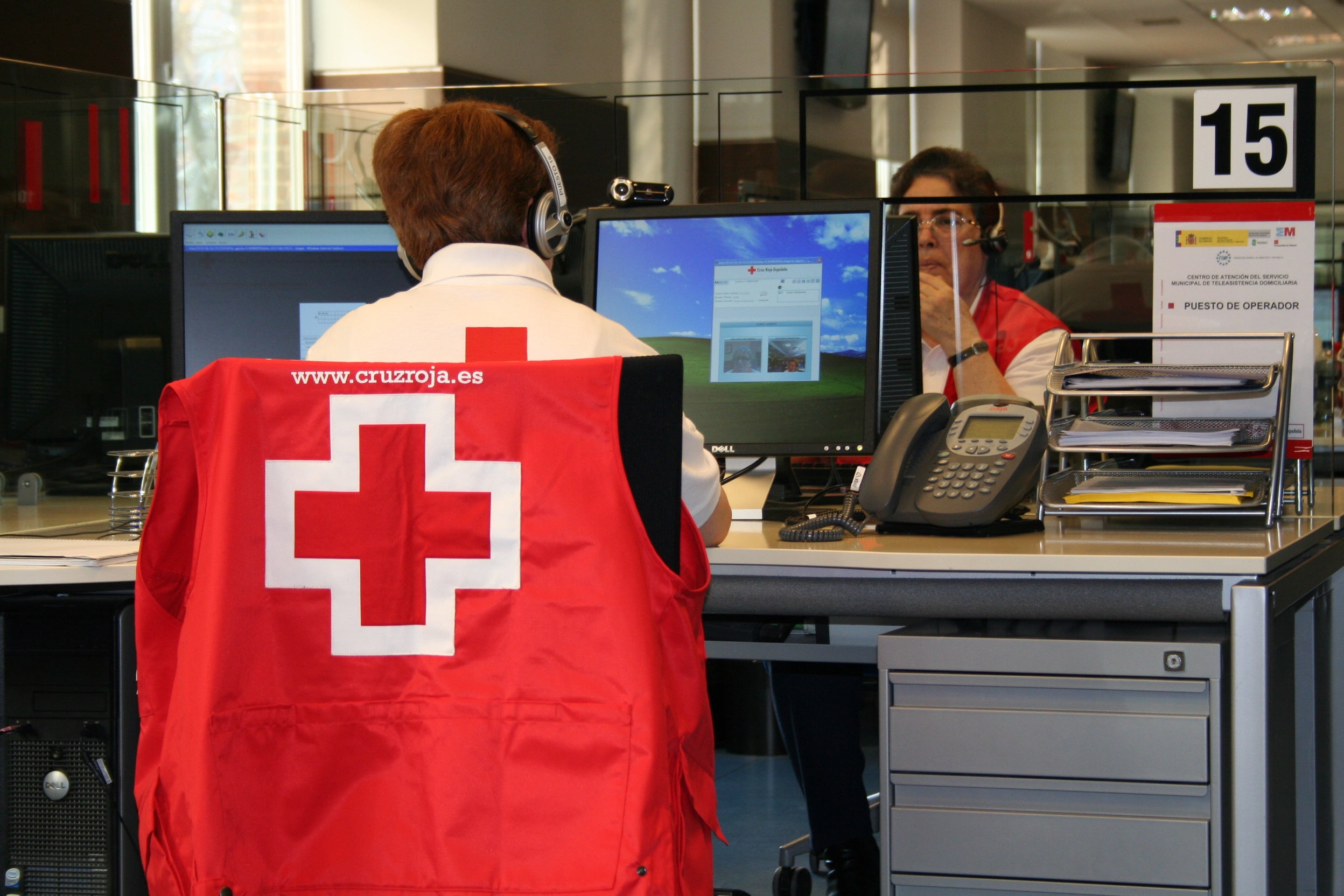 Cruz Roja Valdepeñas alerta sobre falsos voluntarios que piden dinero para la crisis de Ucrania Cruz Roja Valdepeñas alerta sobre falsos voluntarios que piden dinero para la crisis de Ucrania