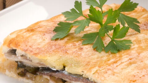 Empanada de sardinas con algas 
