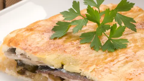 Empanada de sardinas con algas Empanada de sardinas con algas