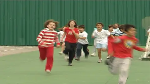 La mayoría de los niños sólo hace el deporte que marca el horario escolar La mayoría de los niños sólo hace el deporte que marca el horario escolar