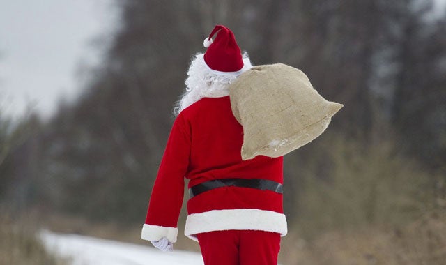 Un Papá Noel paga los juguetes de todas las personas que estaban en Toys'R'Us valorados en 12.000 dólares Un Papá Noel paga los juguetes de todas las personas que estaban en Toys'R'Us valorados en 12.000 dólares