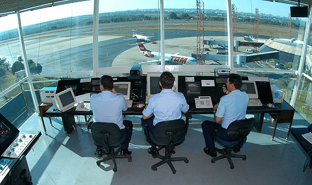 Los controladores defienden su inocencia aunque admiten abandono del servicio en el caos aéreo del 2010 Los controladores defienden su inocencia aunque admiten abandono del servicio en el caos aéreo del 2010