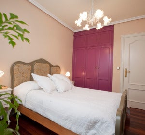 Dormitorio con muebles antiguos Dormitorio con muebles antiguos