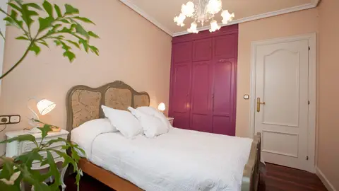 Dormitorio con muebles antiguos Dormitorio con muebles antiguos