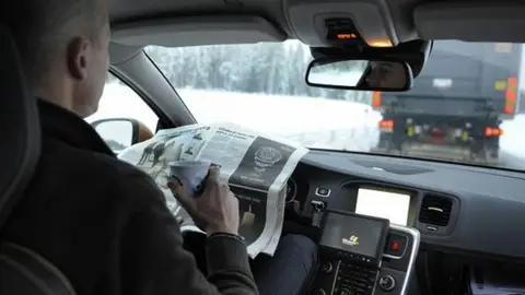Prueban con éxito en Suecia el coche sin conductor Prueban con éxito en Suecia el coche sin conductor